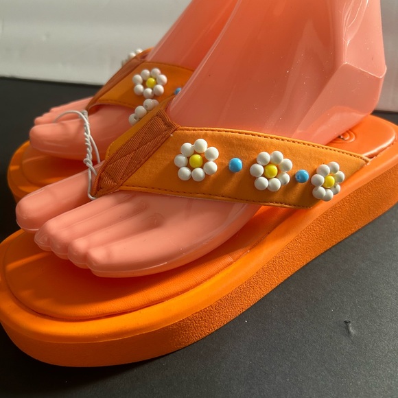 New Urban Outfitters Size 7 Orange Beaded Embellished Sandals/Flip Flops - Picture 4 of 9